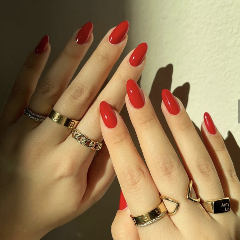 Kiss me | Glossy Red Almond Nail,Ellie Vincy, Almond,Solid color, Red press on nails,28 pcs, false nails,reusable,glue on nails