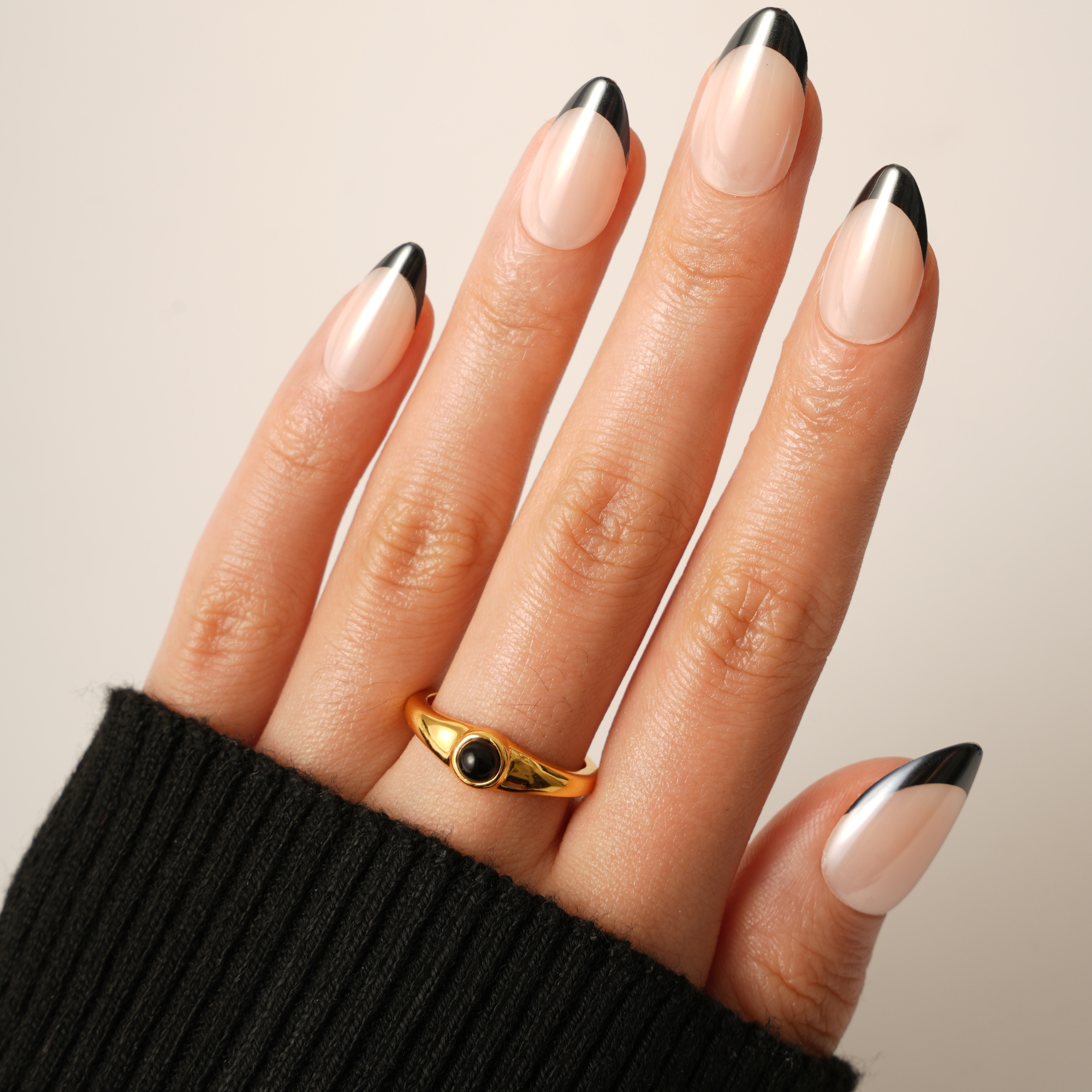 Black French Glaze|New,Ellie Vincy Press on Nails,Short Almond,French tip, Chrome, Black press on nails,30 pcs, False nails,Reusable,Glue on nails,Sticky on nails,Pop on nails