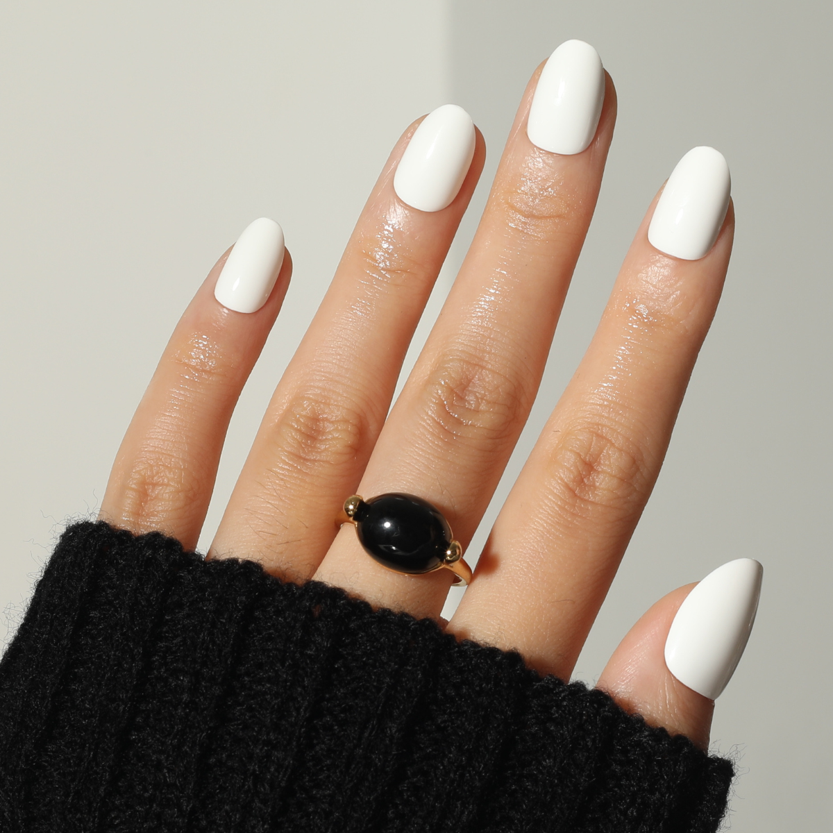 Silent White,Ellie Vincy Press on Nails,Short Almond,Other, Solid color, White press on nails,30 pcs, False nails,Reusable,Glue on nails,Sticky on nails,Pop on nails